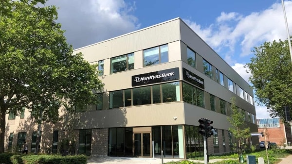 Bank lukker filialer i to byer: En fordel for kunderne, siger direktør