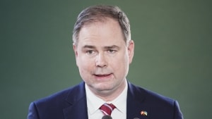 Finansminister Nicolai Wammen (S), fungerende forsvarsminister Troels Lund Poulsen (V) og kulturminister Jakob Engel-Schmidt (M) præsenterede SVM-regeringens finanslovsforslag for 2023 samt Økonomisk Redegørelse i Finansministeriet torsdag. Foto: Martin Sylvest/Ritzau Scanpix