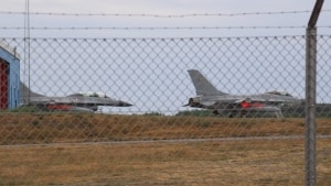 Forsvaret har lørdag sendt to F-16-kampfly til Bornholm. Foto: Presse-Fotos.dk/Ritzau Scanpix