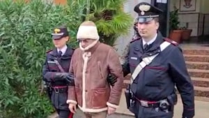 Efter 30 års flugt blev mafialederen Matteo Messina Denaro 16. januar anholdt og ført væk fra et privathospital i Palermo, hvor han under falskt navn modtog kræftbehandling. Nu er også hans søster anholdt for sin medvirken i forbryderaktiviteterne.  Foto: Det italienske sikkerhedspoliti Carabinieri/Reuters/Ritzau Scanpix