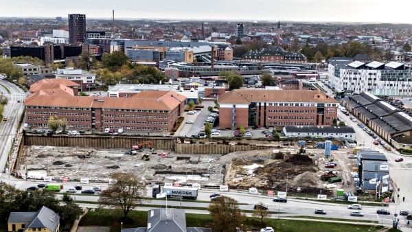 Storms Pakhus skal have nye naboer: To markante ejendomme sat til salg