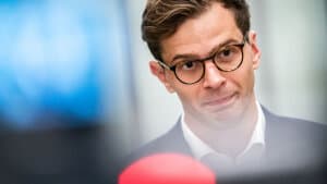 I et Facebook-opslag søndag aften skriver formanden for Liberal Alliance, Alex Vanopslagh, at røde og blå partier godt kan samarbejde om politiske aftaler uden at sidde i regering sammen. Indtil videre er LA stadig med i regeringsforhandlingerne, selv om de ifølge Vanopslagh ikke har været inviteret til møde i en uge. (Arkivfoto). Foto: Ida Marie Odgaard/Ritzau Scanpix