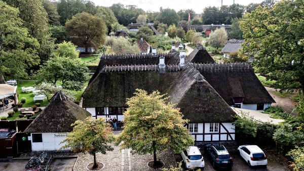 Måtte lukke for udeservering: Stormen var hård ved historisk kro