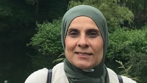 58-årige Bassema Fouad El Zaim var igennem et hav af aktiveringsprojekter og praktikker, før hun fik fast arbejde - 14 timer om ugen med at gøre rent, dække bord, rydde af efter frokost og lave kaffe. Og det er hun enormt glad for. Privatfoto