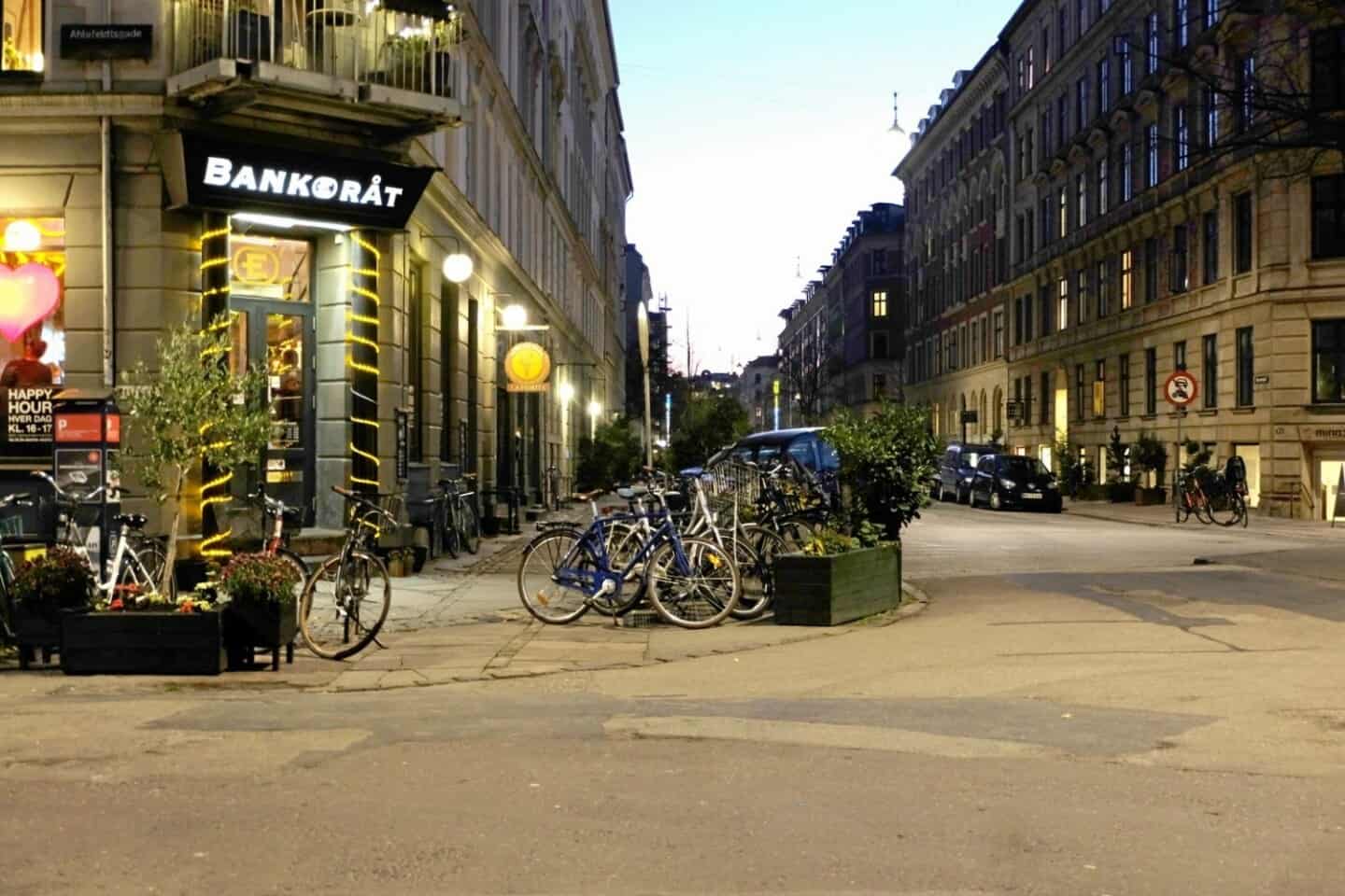 facet kæmpe stor tendens Langbord og loppemarked: 12 timer med fest i Nansensgade | ugeavisen.dk