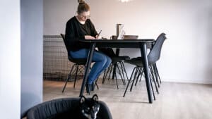 Et bredt flertal i Folketinget har lempet kravene til arbejdsgiver, når det kommer til hjemmearbejde. (Arkivfoto). Foto: Mads Claus Rasmussen/Ritzau Scanpix