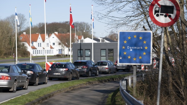 Grædende kvinde blev varetægtsfængslet for at smugle kokain og hash