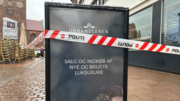 To tyve stjal meget værdifuldt ur fra luksus-forretning i fuld dagslys: - Vi er til stede