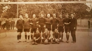 Vejle Boldklubs provinsmestre fotograferet i 1914 på banen ved Horsensvej. Foto: Vejle Stadsarkiv