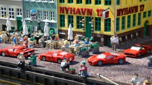 Legoland undersøger muligheden for, om det kan blive muligt at åbne tidligere end 8. juni, som er den dato, der hidtil har været sigtet imod. Arkivfoto
