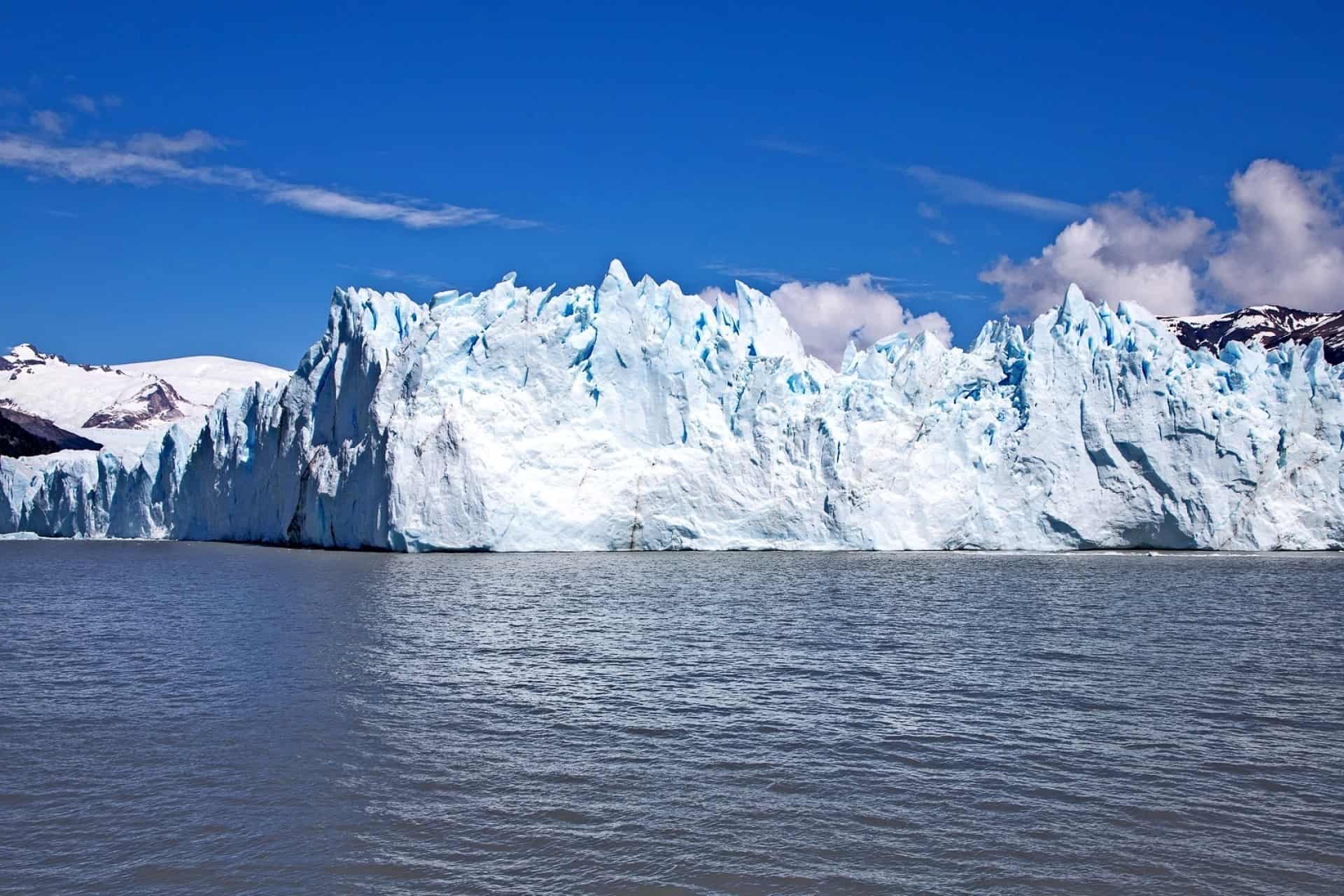 Gletsjer Argentina: Gletsjer er en af landets største turistattraktioner ...