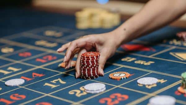 Oplev Spændingen: Live Casino & Live Dealer-Spil Bringer Casinoet Hjem!