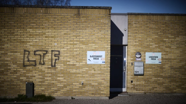 Bandesymbol malet på børnehus: - Det er direkte usmageligt