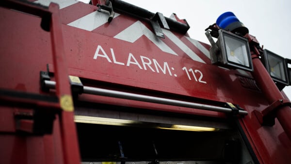 Voldsom brand i skur: Kvinde hastede ud af hus med sine kæledyr