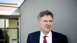 Finanstilsynets tidligere topchef, Jesper Berg, skal i juni i Københavns Byret, hvor han er tiltalt for vold og vanvidskørsel ved at spytte på p-vagt og bakke ind i vagten. Han nægter sig skyldig. (Arkivfoto).