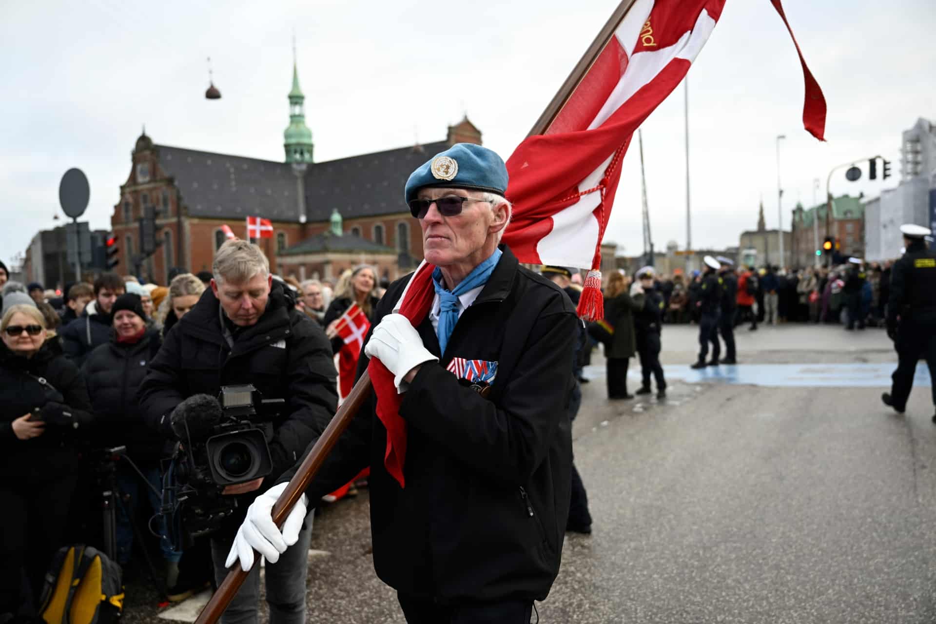 Gense De Mindeværdige øjeblikke Fra En Historisk Dag: 'Gud Bevare ...