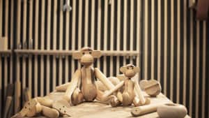 Kay Bojesens abe fylder 70 i år, og det fejres med en bæredygtig udgave lavet af en mosaik af genbrugstræ i sorterne teak, valnød, eg, bøg, ahorn og limba. Foto: Kay Bojesen Denmark