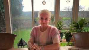 Hanne Sørensen har boet på Holmevej i Trædballe i 49 år. Hun har altid været glad for at bo der, men det er hun ikke længere - og det skyldes udsigten. Foto: Nicklas Ansbjerg Nielsen