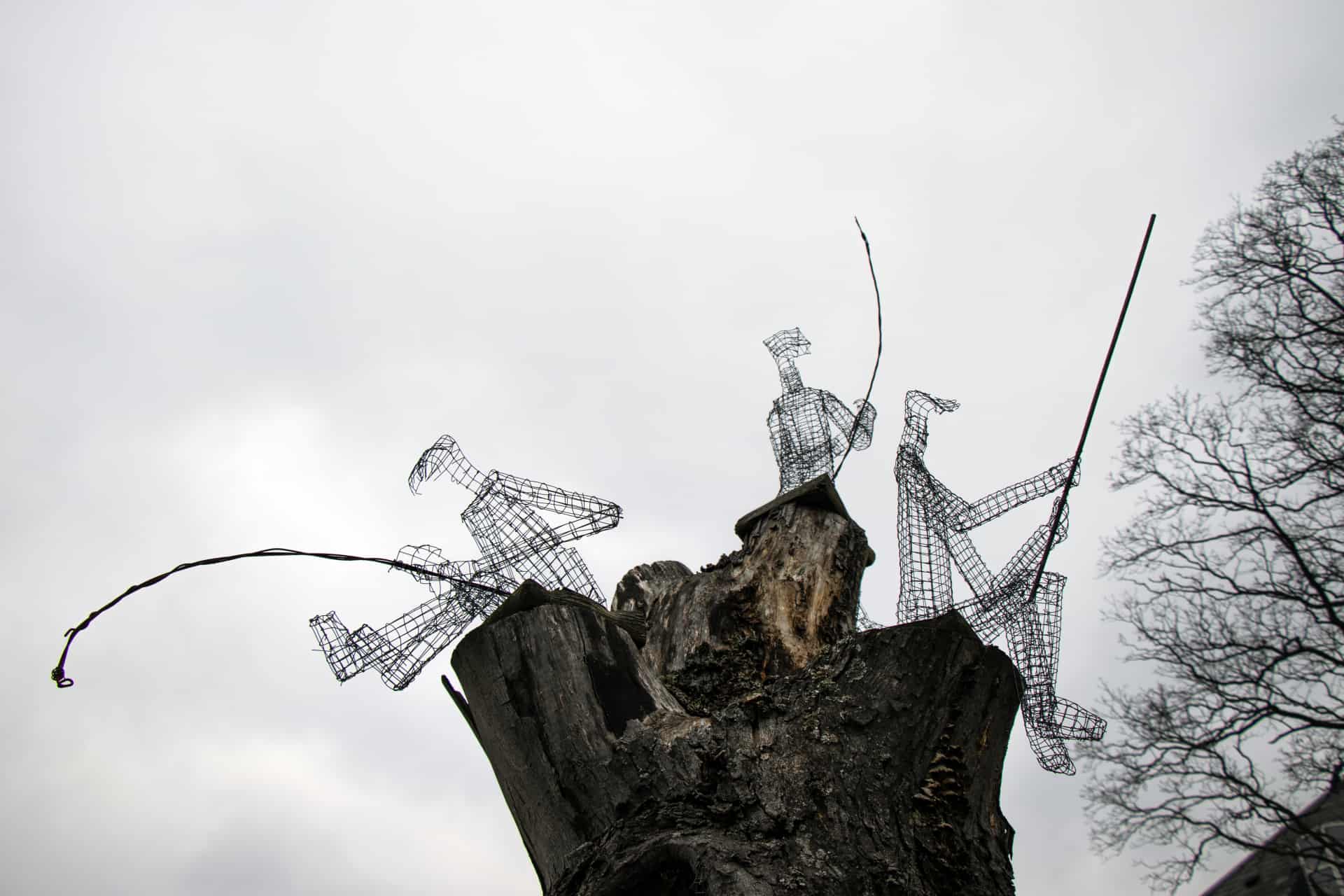 Her er manden bag ståltråds-pingvinen, kantstens-katten og alle de ...