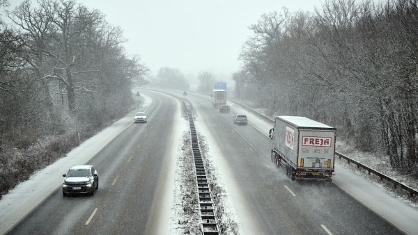 Snestorm fortsætter: Det skal du være opmærksom på, hvis du skal ud i morgen