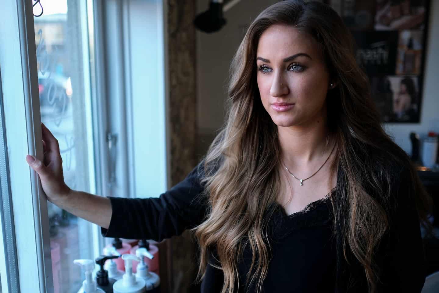 Therese er flyttet tilbage til sit barndomshjem og skal drive sin