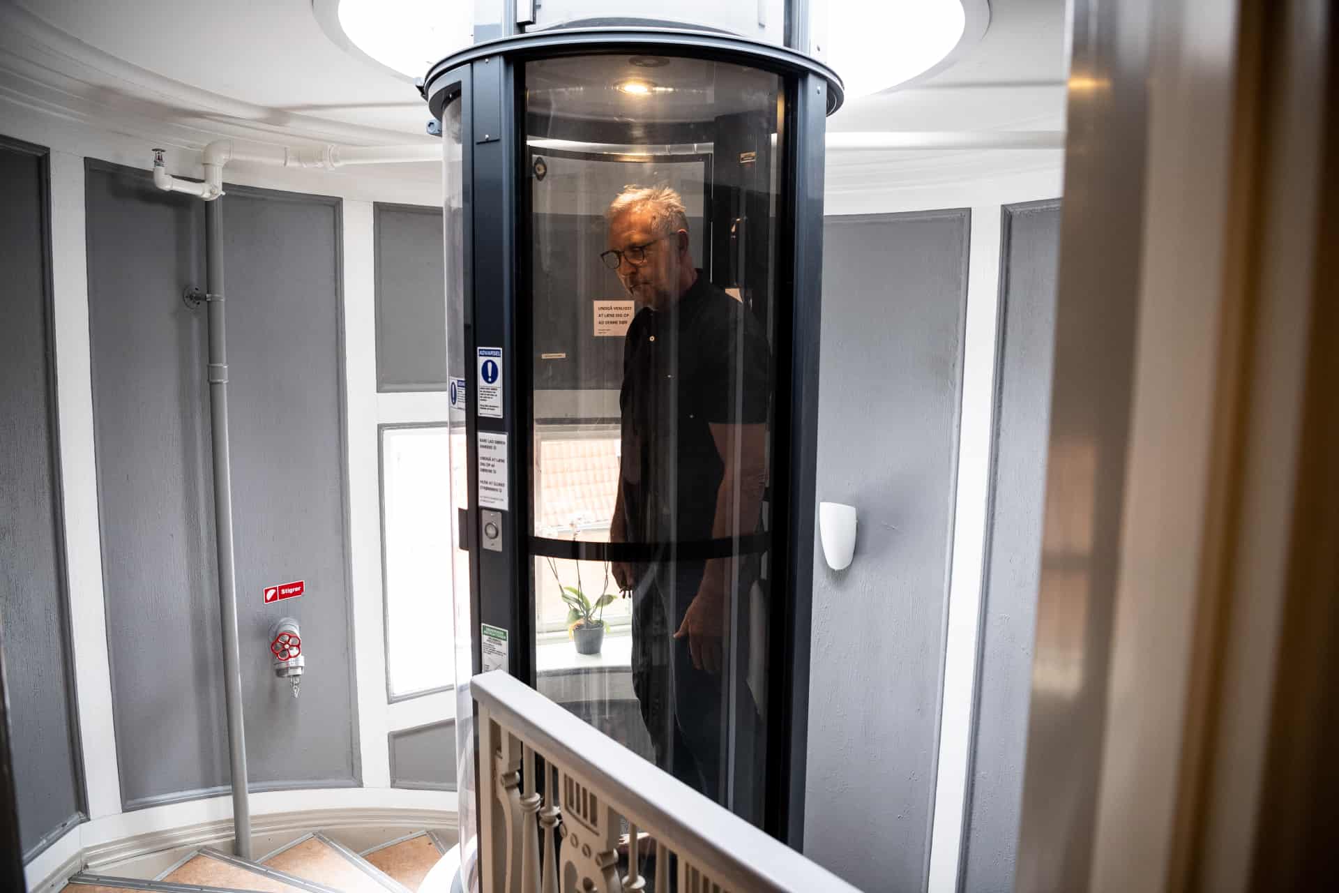 Op og ned i med Danmarks første runde trykluftselevator ugeavisen.dk