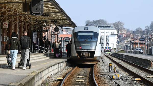 Nærved-påkørsel på togstrækning: Chokeret lokofører måtte tage hjem