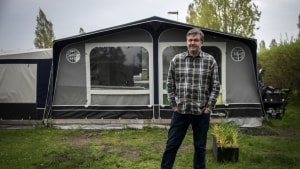 48-årige Kristian Ægidius bor i en campingvogn på Amager, mens han tager en uddannelse som it-supporter. Han har få udgifter, men hvis ikke han snart finder en praktikplads, tvivler han på, at han kan gøre uddannelsen færdig. Foto: Janus Engel Rasmussen