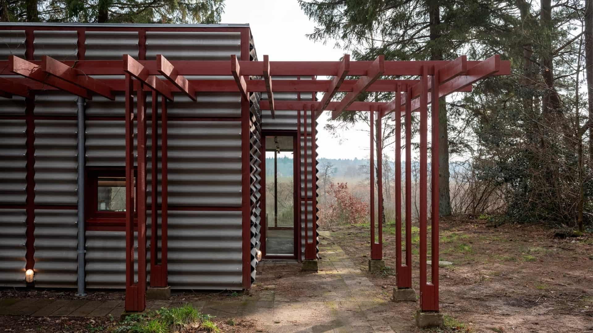 Arkitektens eget hjem: En fæstning smeltet sammen med skov og krat | faa.dk