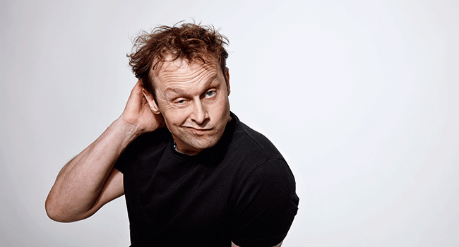 Komikeren Geo alias Christian Heltboe holder foredrag. PR-foto