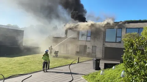 Villa brænder i Bredballe 2 GIF