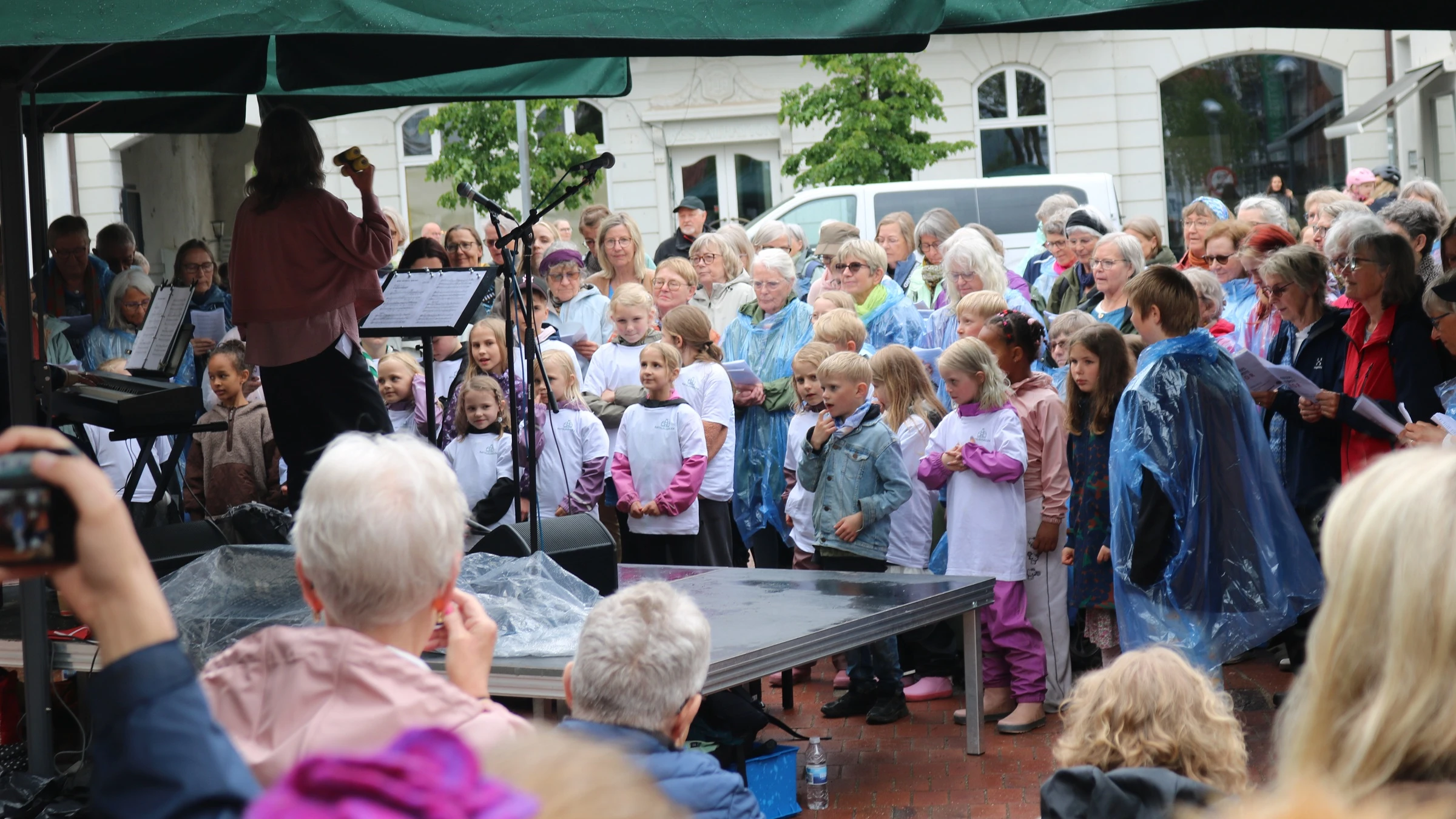 Frivilligmødet 2026 åbnes af Odders største kor på Torvet. Foto: Odder Kommune