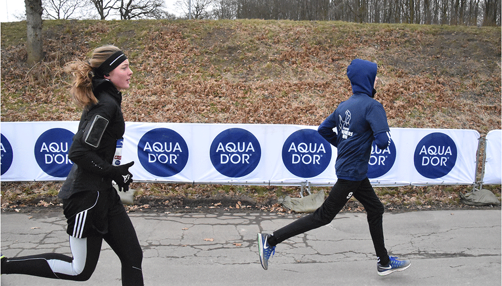 Astrid Hyldeborg ffra Strib Idrætsefterskole kom over målstregen i tiden 45,22 min. og havde desuden den hurtigste tid på slutsprinten. Efterskolen var medarrangørr af DM i 10 kilometerløb.Privatfoto.